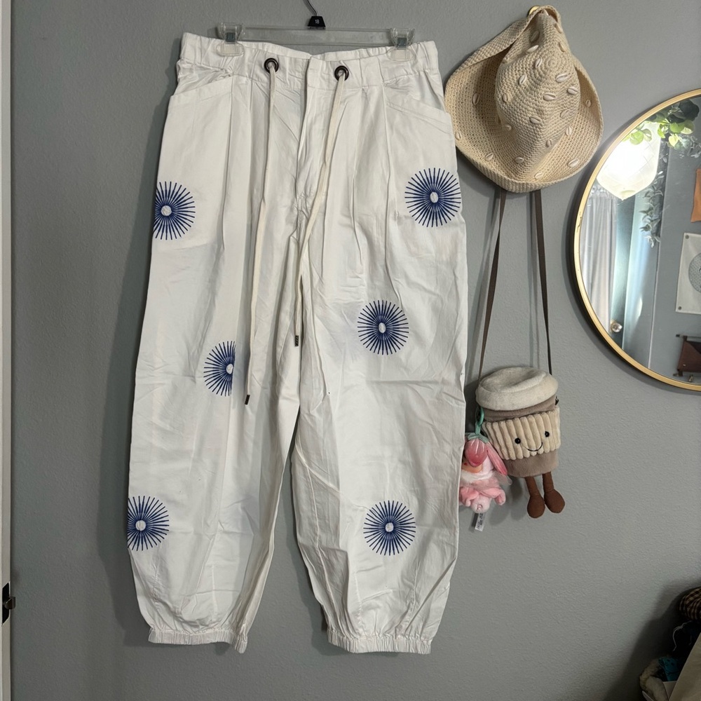 white barrel pants